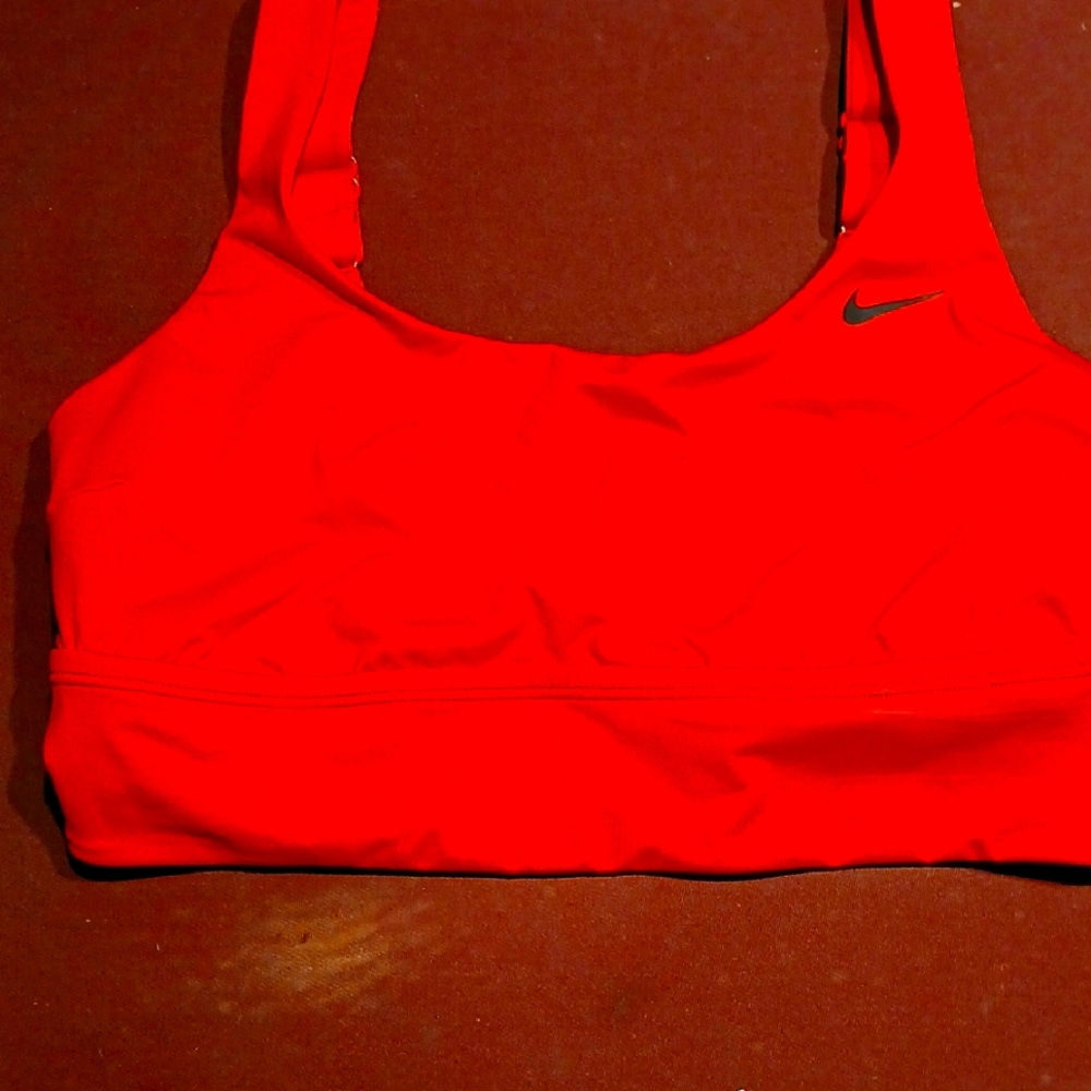 Nike Women's Red Sports Bra Size L Retail 60.00. NWT